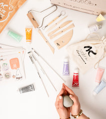 Arlye Crafts Töpferset für Zuhause ohne Brennen – 2 kg lufttrocknender Ton mit Acrylfarben Set, Werkzeug & Anleitung – DIY Keramik Bastelset für Anfänger, Kinder & Erwachsene Geschenk