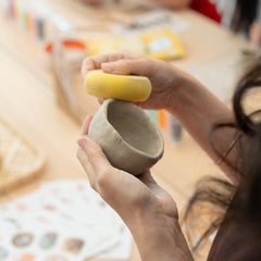 Ton lufttrocknend ohne Brennen – 2 kg Premium Modelliermasse für Kinder & Erwachsene – Töpferton leicht formbar, reißfest & sicher – DIY Bastelton & Keramik Set Geschenk